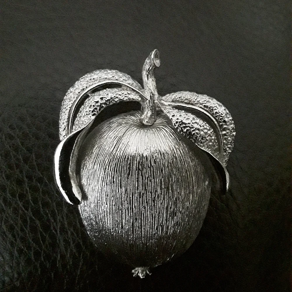 SARAH COVENTRY Elegant Silver Brooch